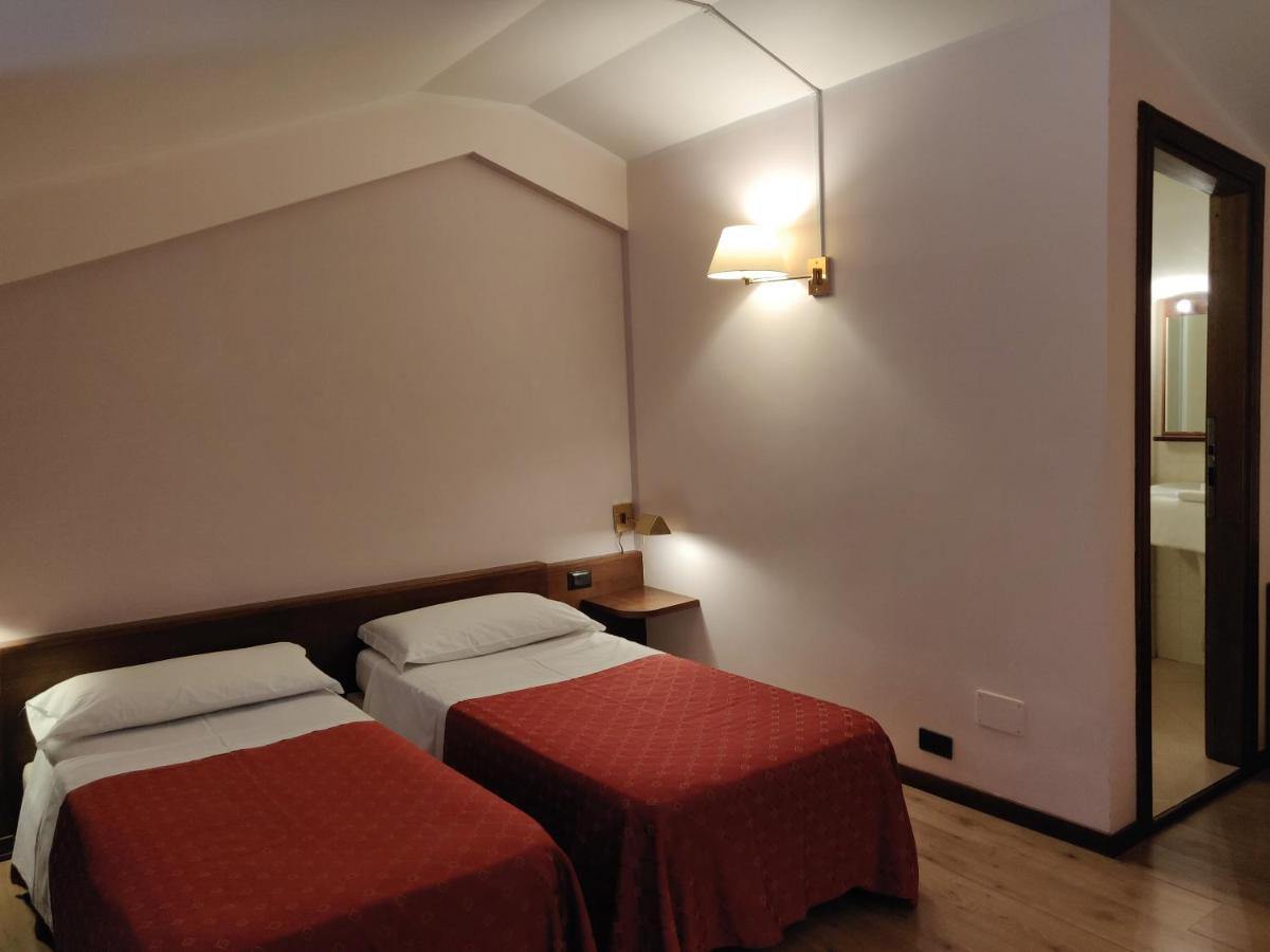 Hotel Капракота Екстериор снимка