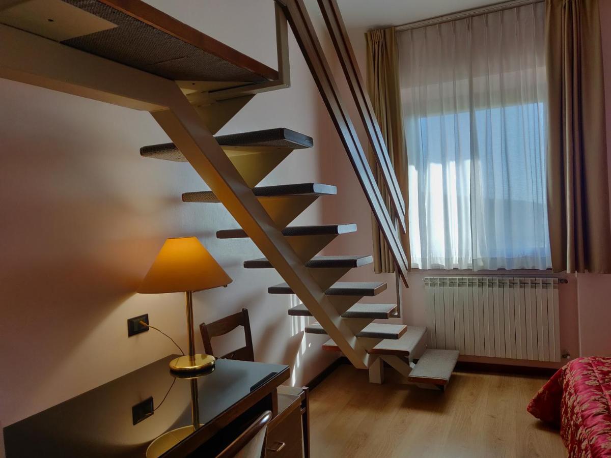 Hotel Капракота Екстериор снимка